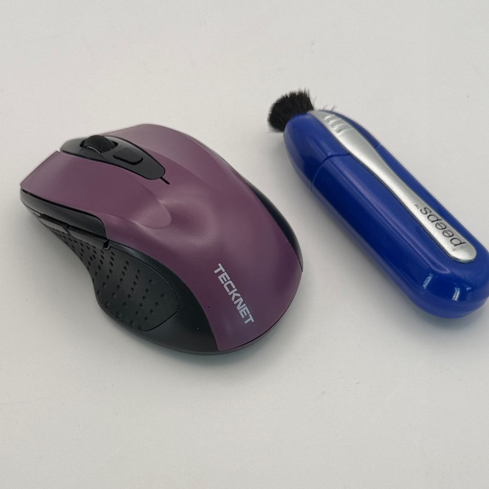 Bundle of NWOT TECKNET™️ Wireless Mouse and EUC PEEPS™️ Retractable Brush